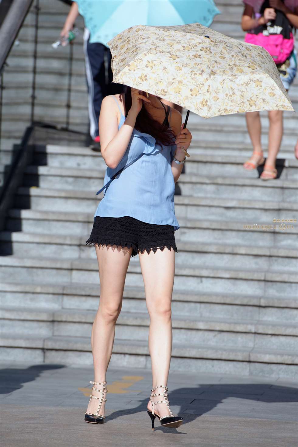 图片[1]-花边热裤，长腿，凉高-街拍流行馆