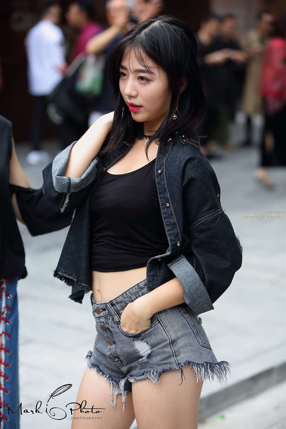 图片[4]-一对热辣的女孩-街拍流行馆