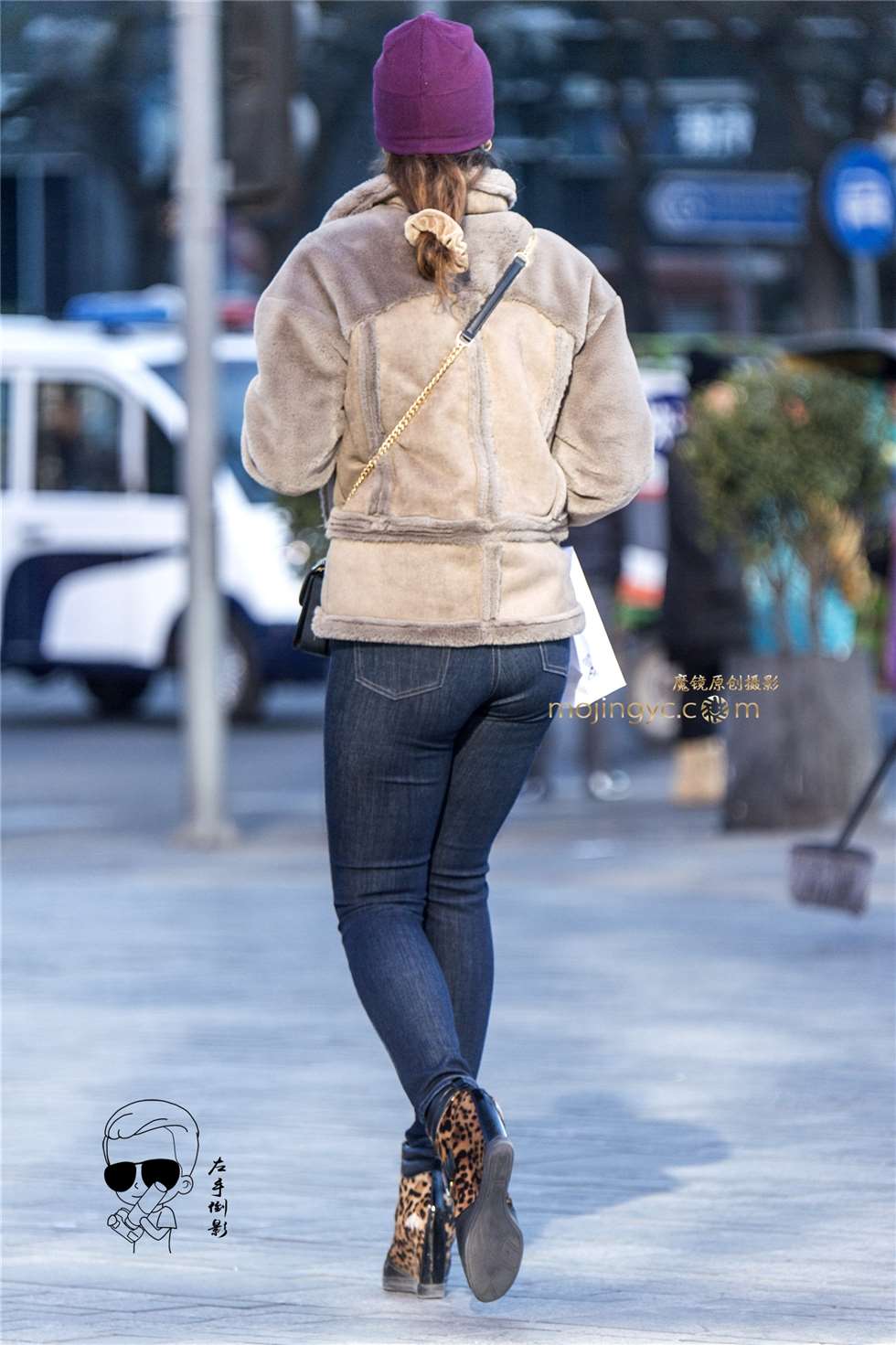 图片[1]-紧绷牛仔裤彰显美臀魅力{2017-1-31-12P}-街拍流行馆