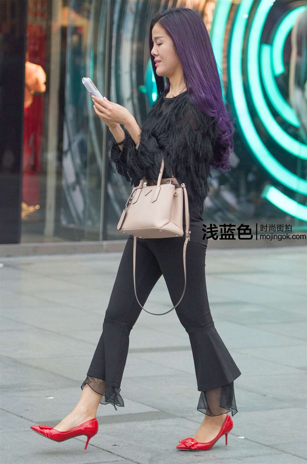 图片[1]-喇叭裤美臀少妇（29p）-街拍流行馆