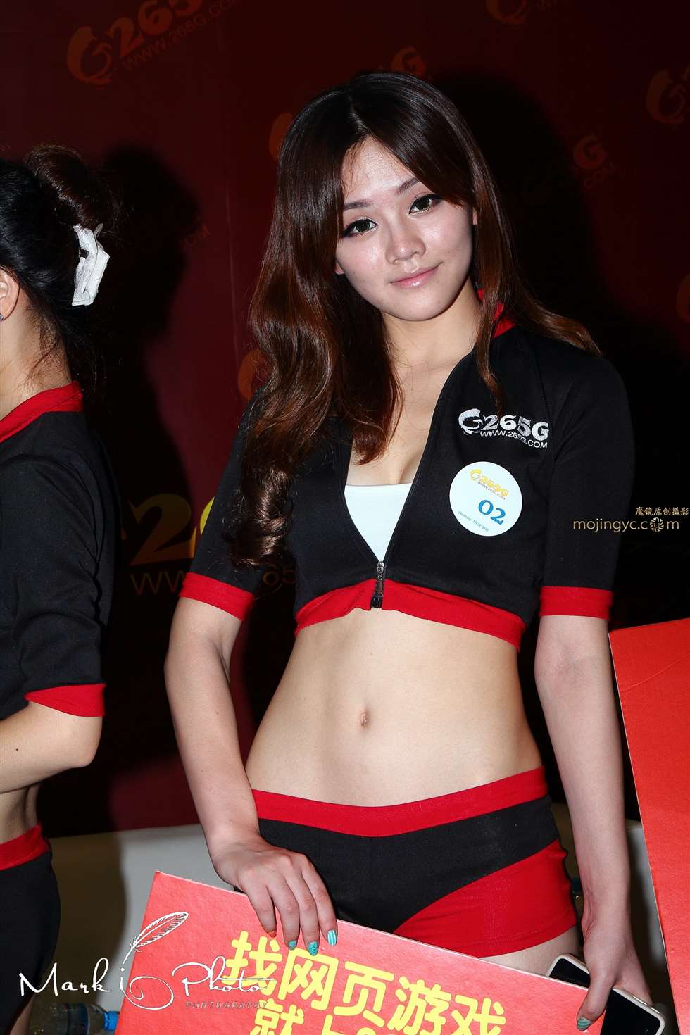图片[3]-256G-红黑制服小热裤-街拍流行馆
