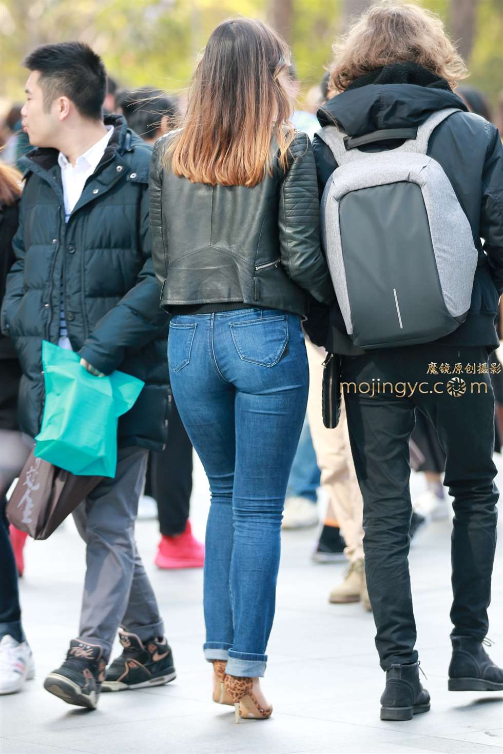 图片[2]-外国友人的肥臀牛仔-街拍流行馆