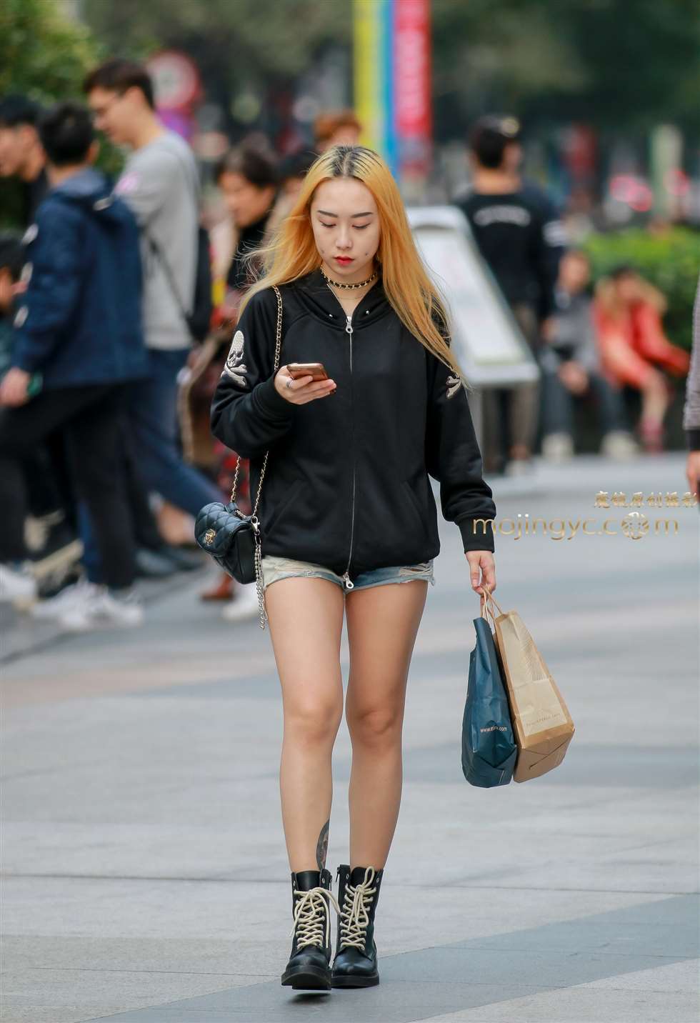 图片[1]-个性的柳钉纹身学生妹-街拍流行馆