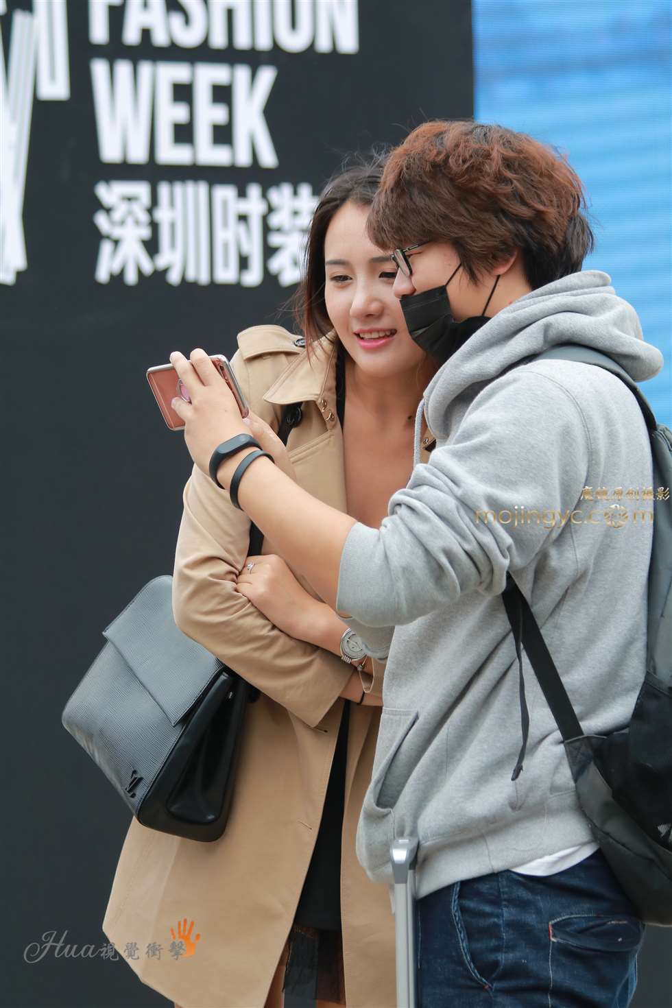 图片[1]-时装周长款外套气质靓丽美女-街拍流行馆