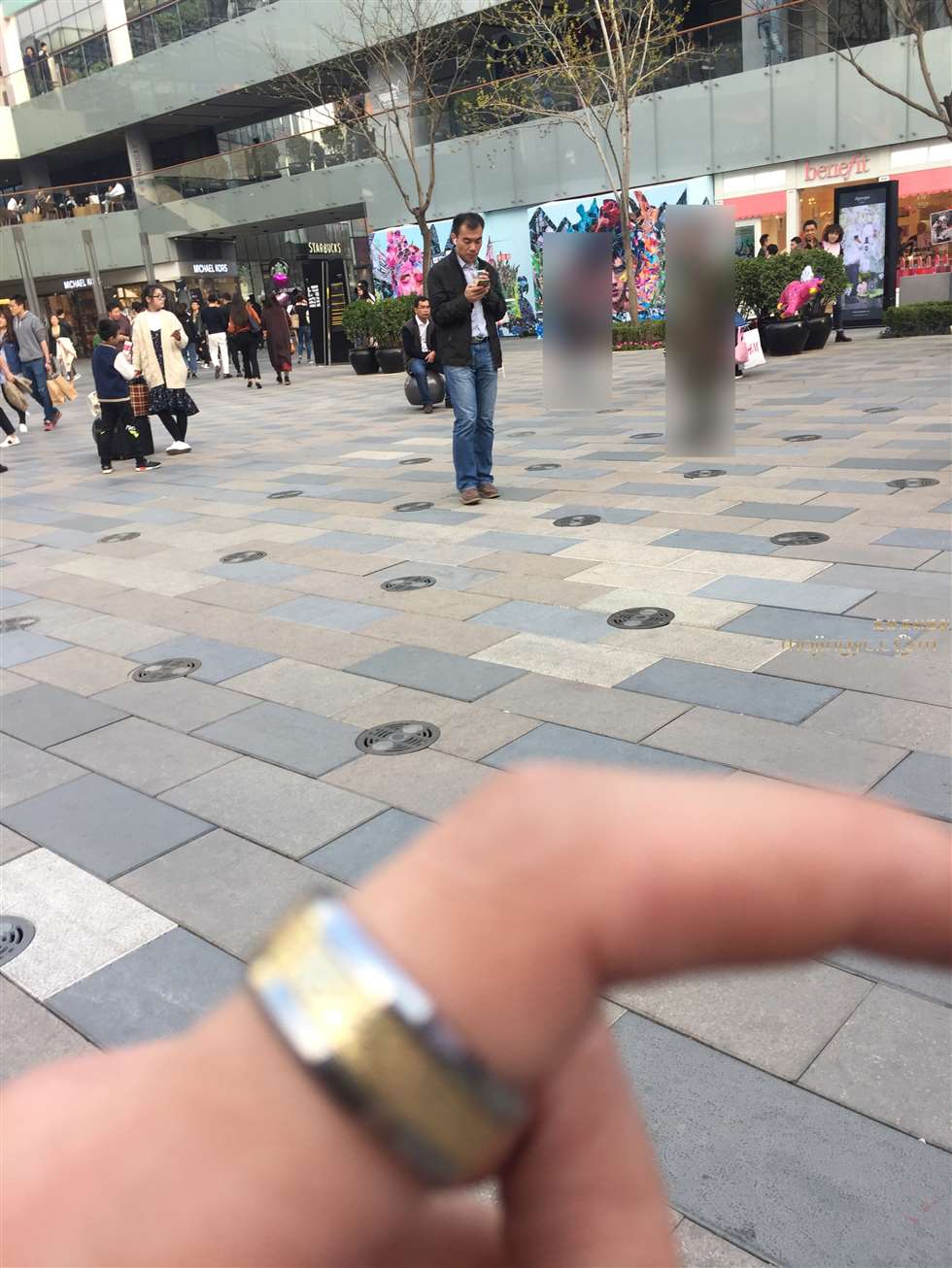 图片[2]-橙衫黑色喇叭裤美女-街拍流行馆