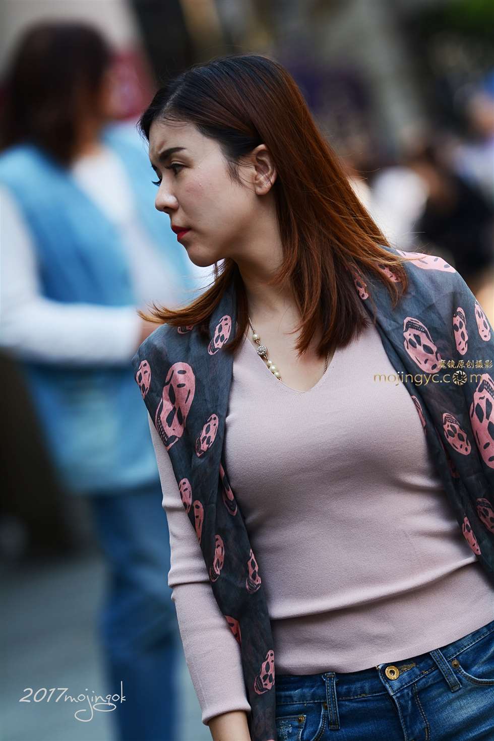 图片[3]-咔喳赛18 丝巾显得和衣服不配，少妇显忧虑（17p）-街拍流行馆