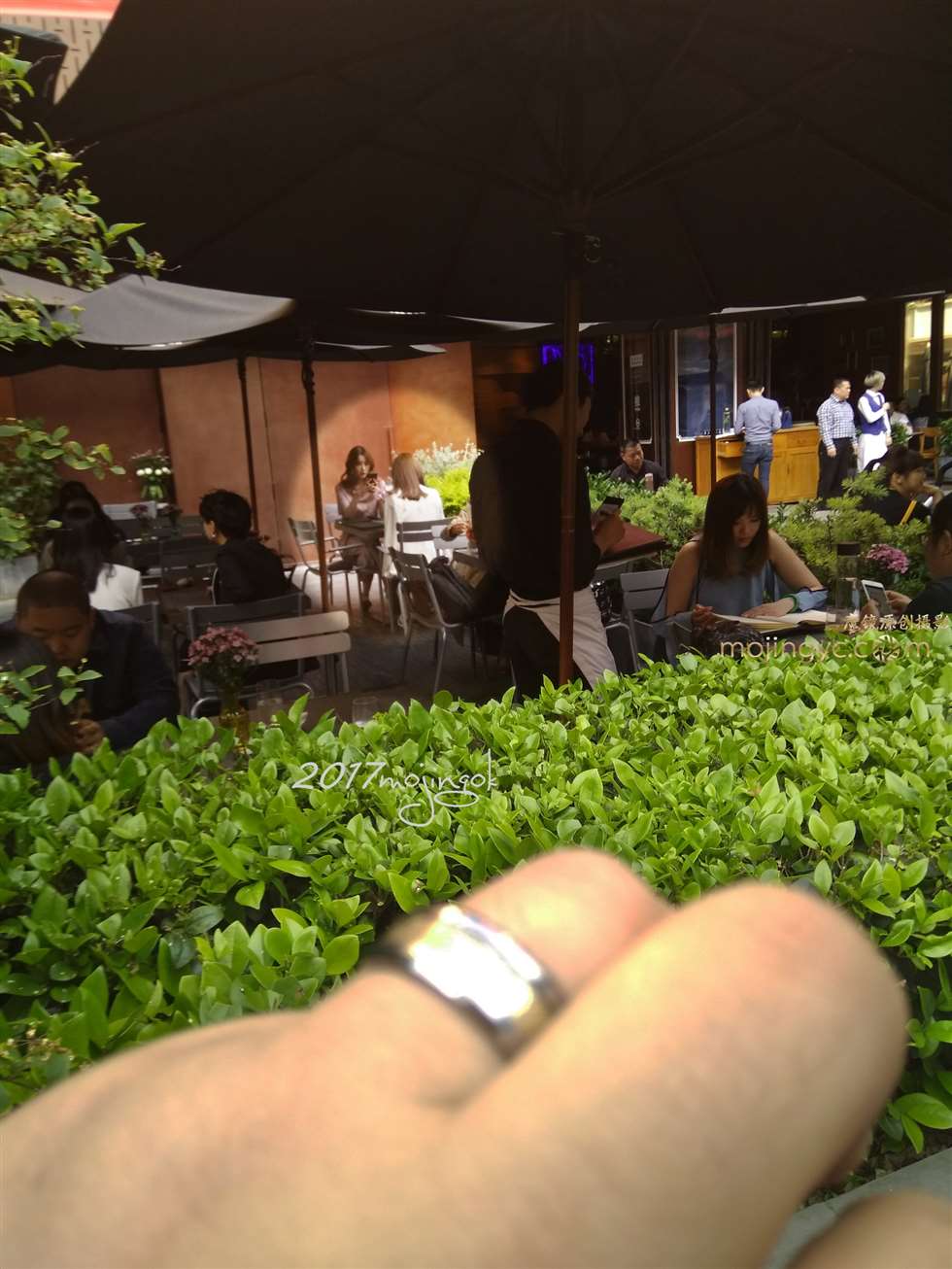 图片[2]-咔喳赛31 两个靓妹玩对拍，造型专业（18p）-街拍流行馆