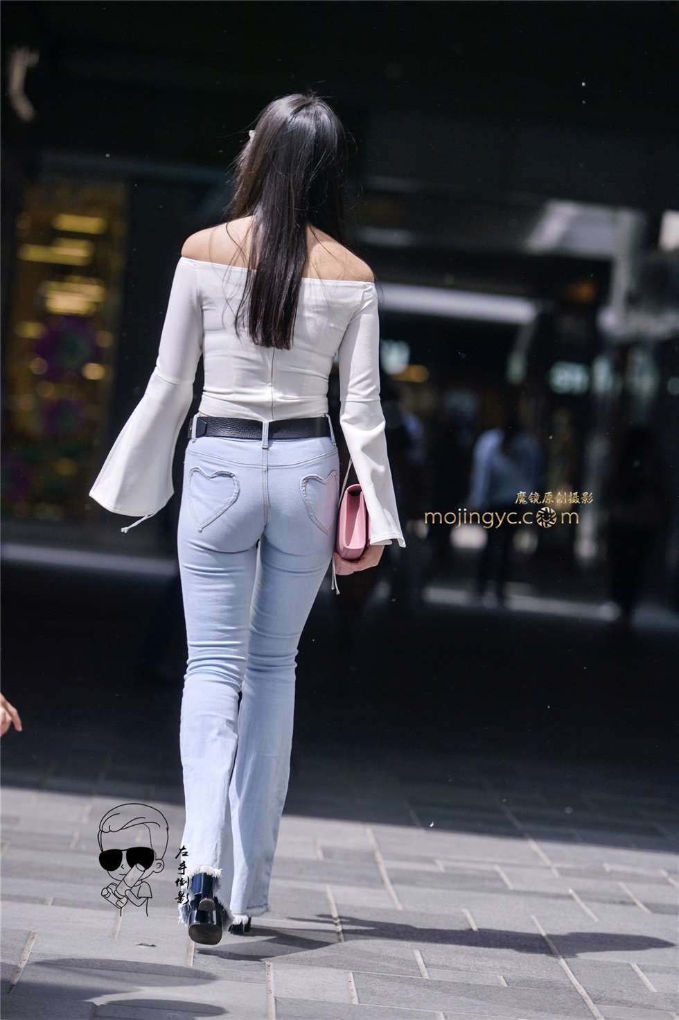 图片[1]-魔鬼身材显美臀{2017-4-30-11-P}-街拍流行馆
