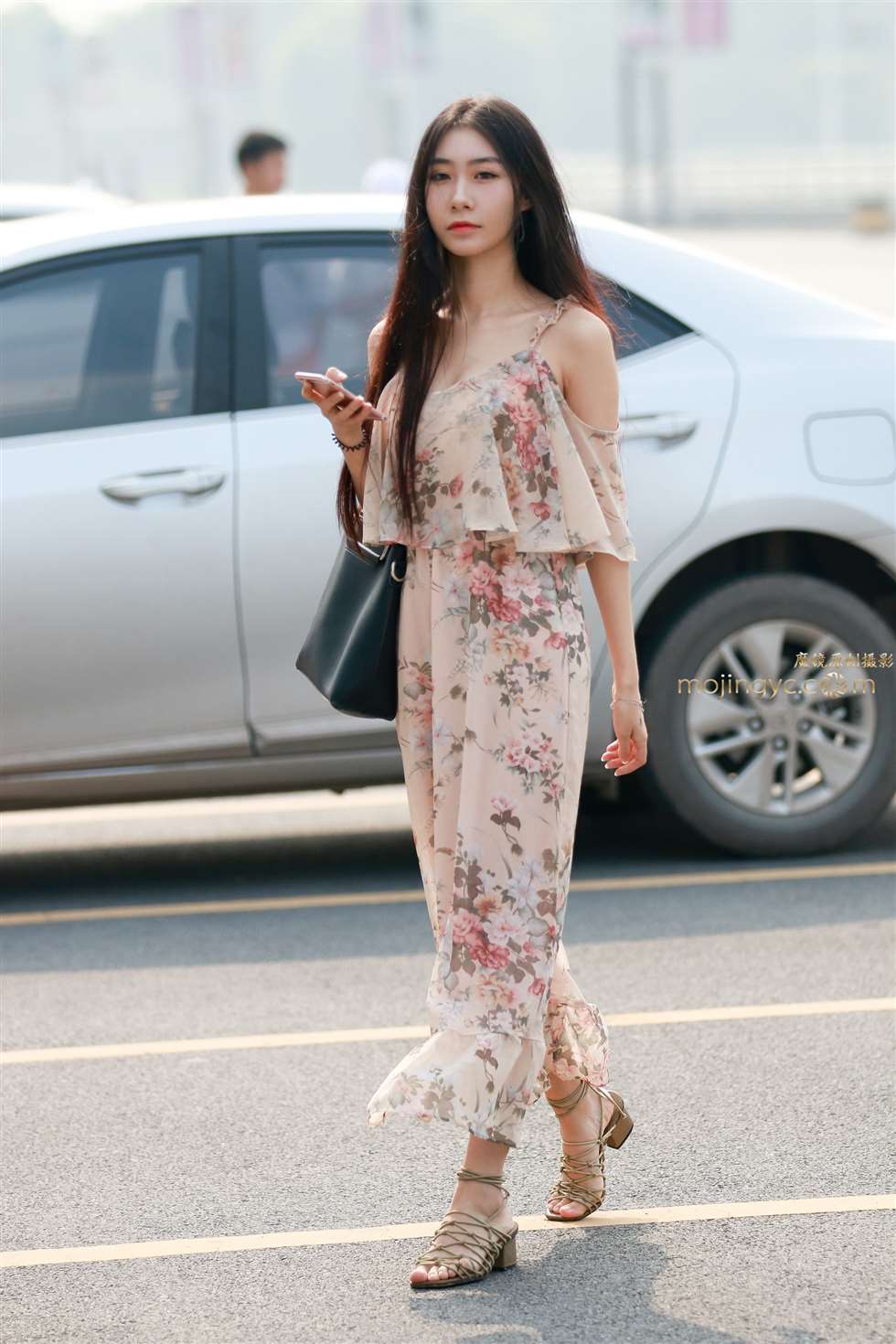 图片[5]-看着很舒服的清新气质长裙美眉-街拍流行馆