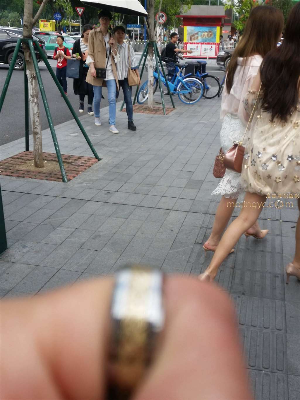 图片[2]-水灵灵的气质女生-街拍流行馆