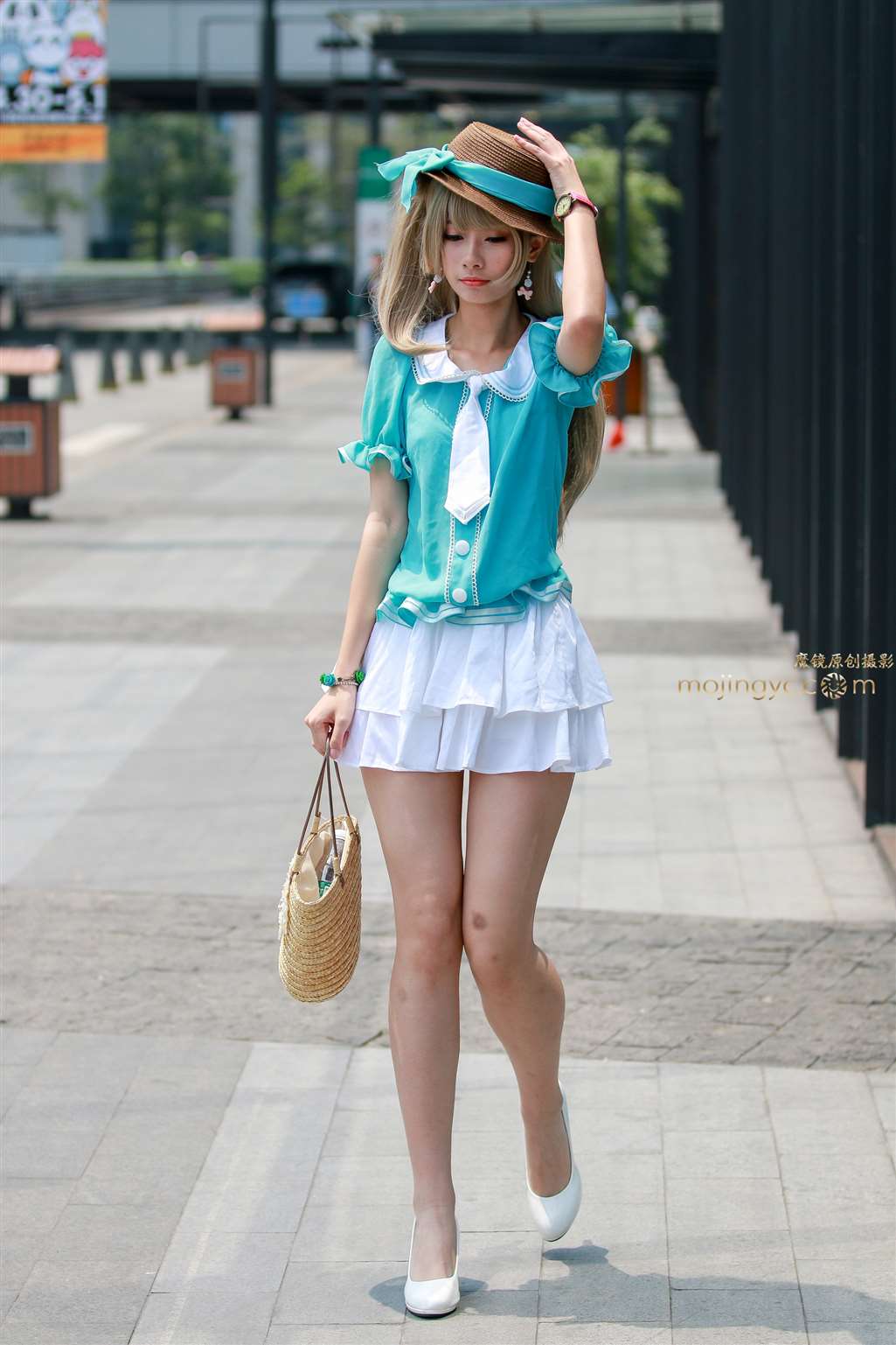 图片[1]-制服长腿的诱惑-街拍流行馆