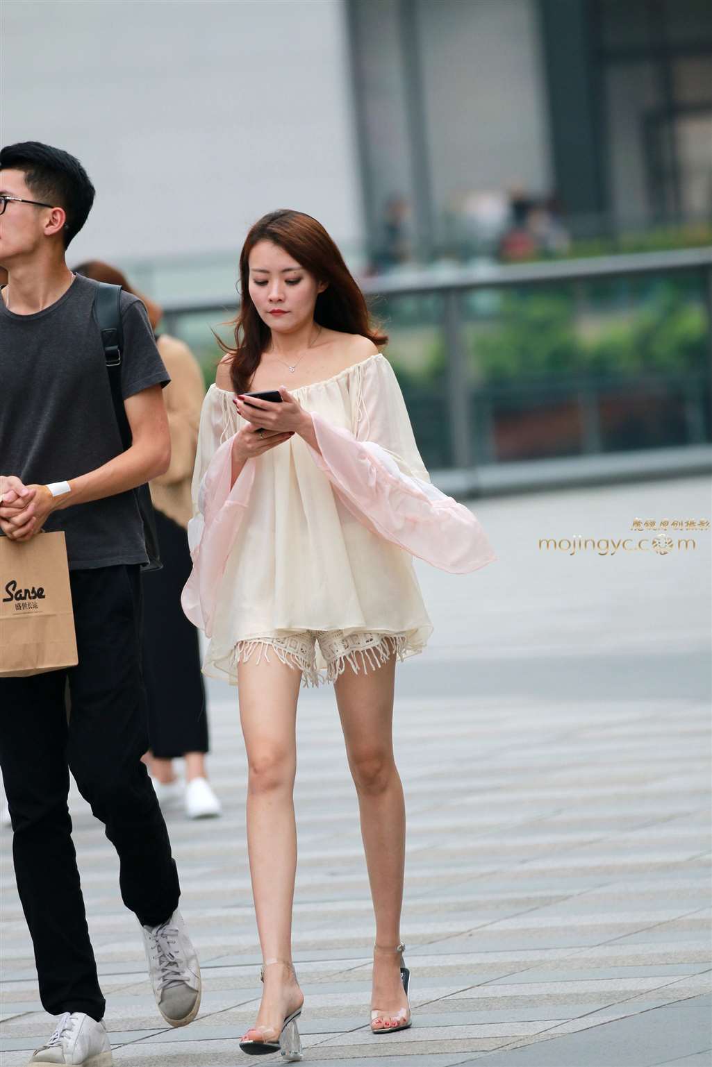 图片[3]-细长美腿-街拍流行馆