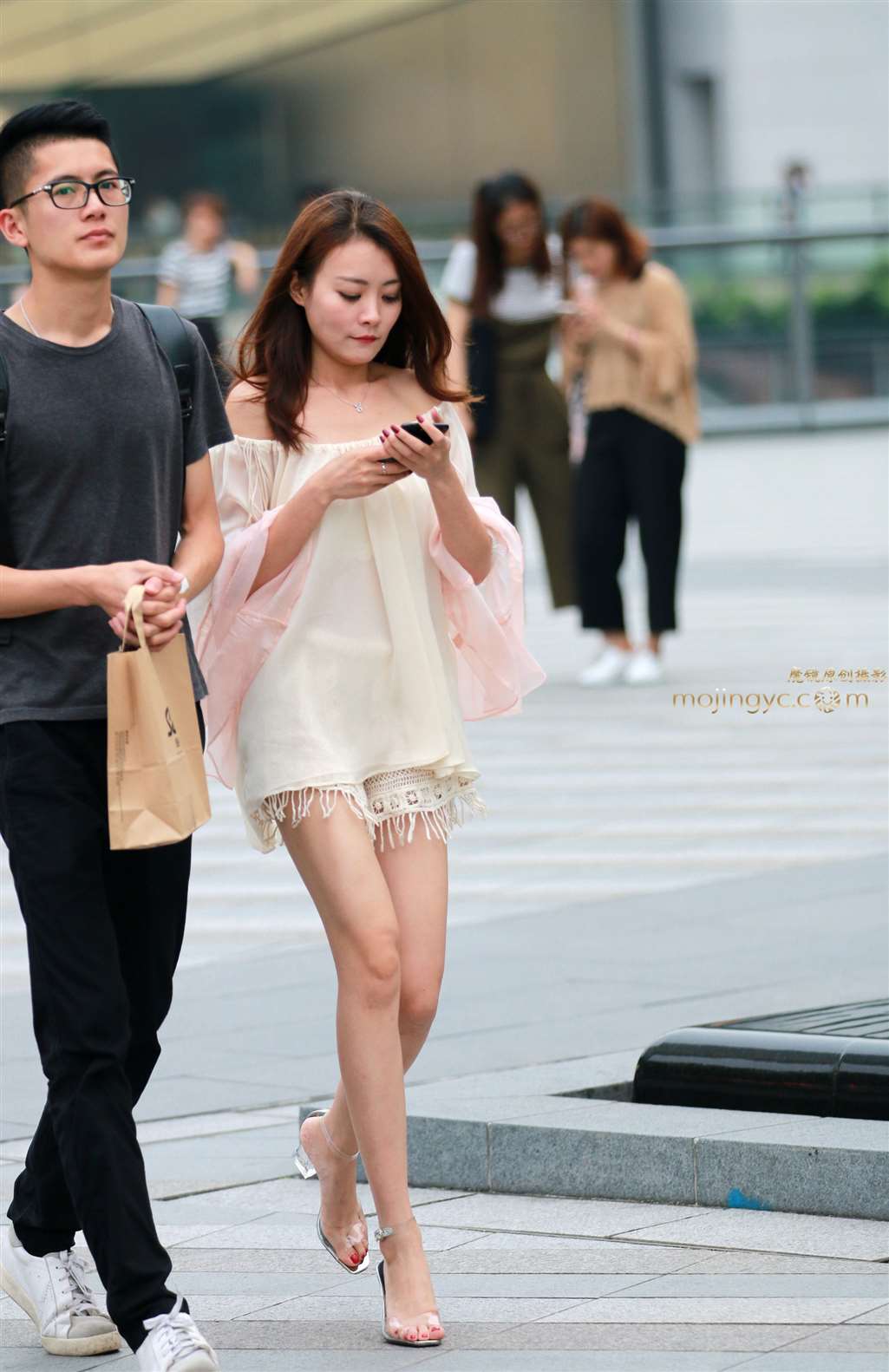 图片[5]-细长美腿-街拍流行馆