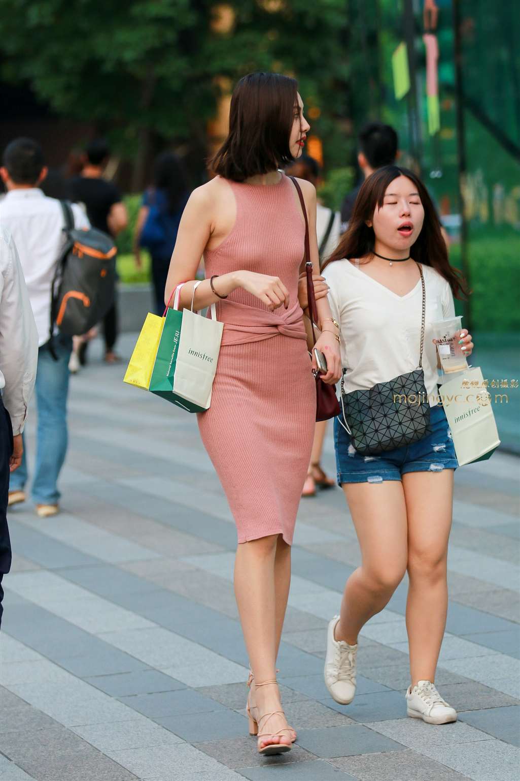 图片[1]-你一走过来就摇动了我的世界-街拍流行馆