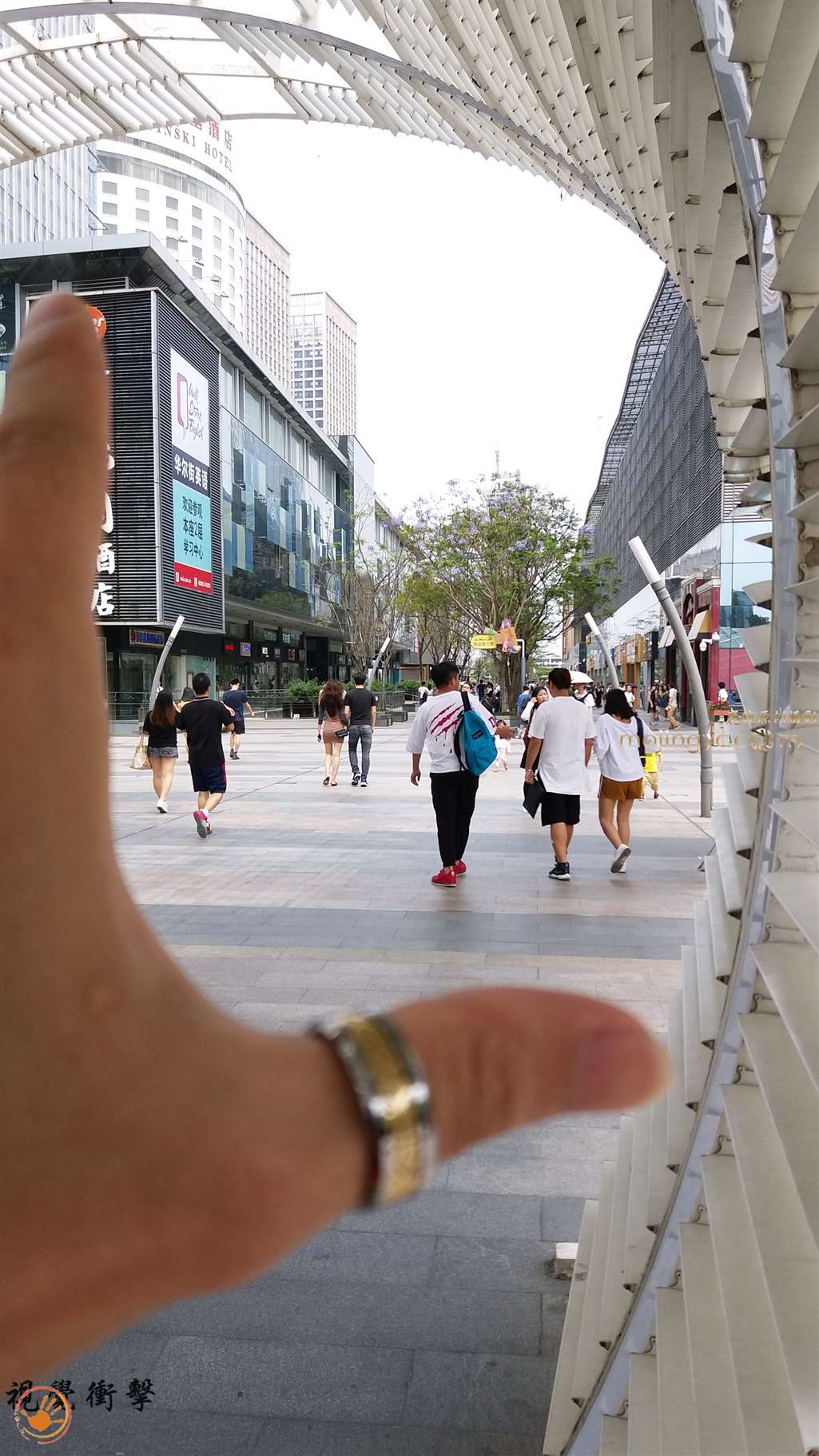图片[2]-低胸款 连体包臀裙-街拍流行馆