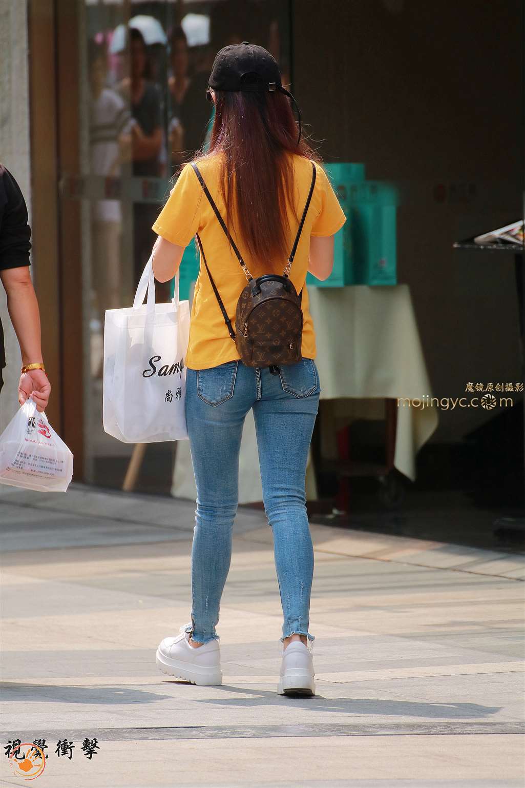 图片[1]-太阳帽 靓女紧牛-街拍流行馆