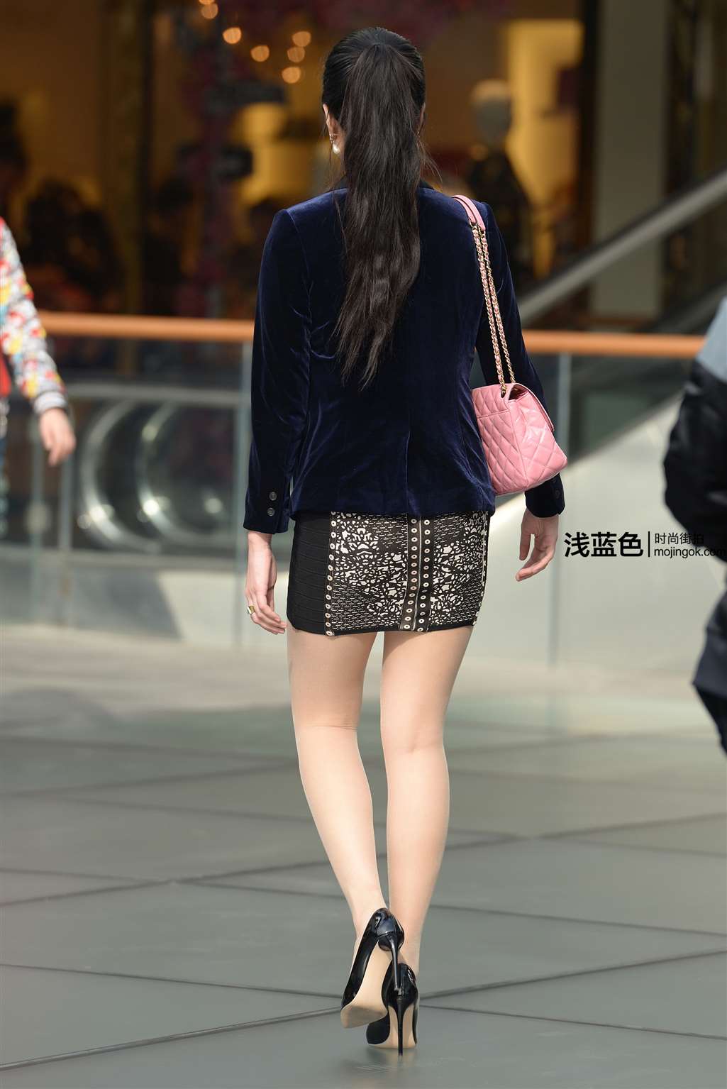 图片[2]-丝袜美腿美女-街拍流行馆