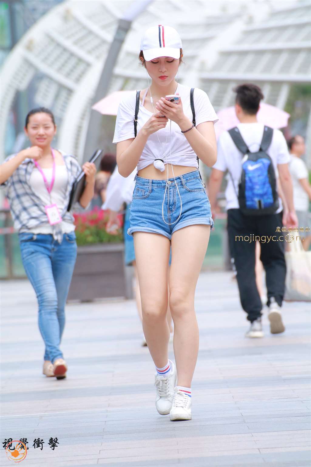 图片[3]-肚脐 热裤 美女-街拍流行馆