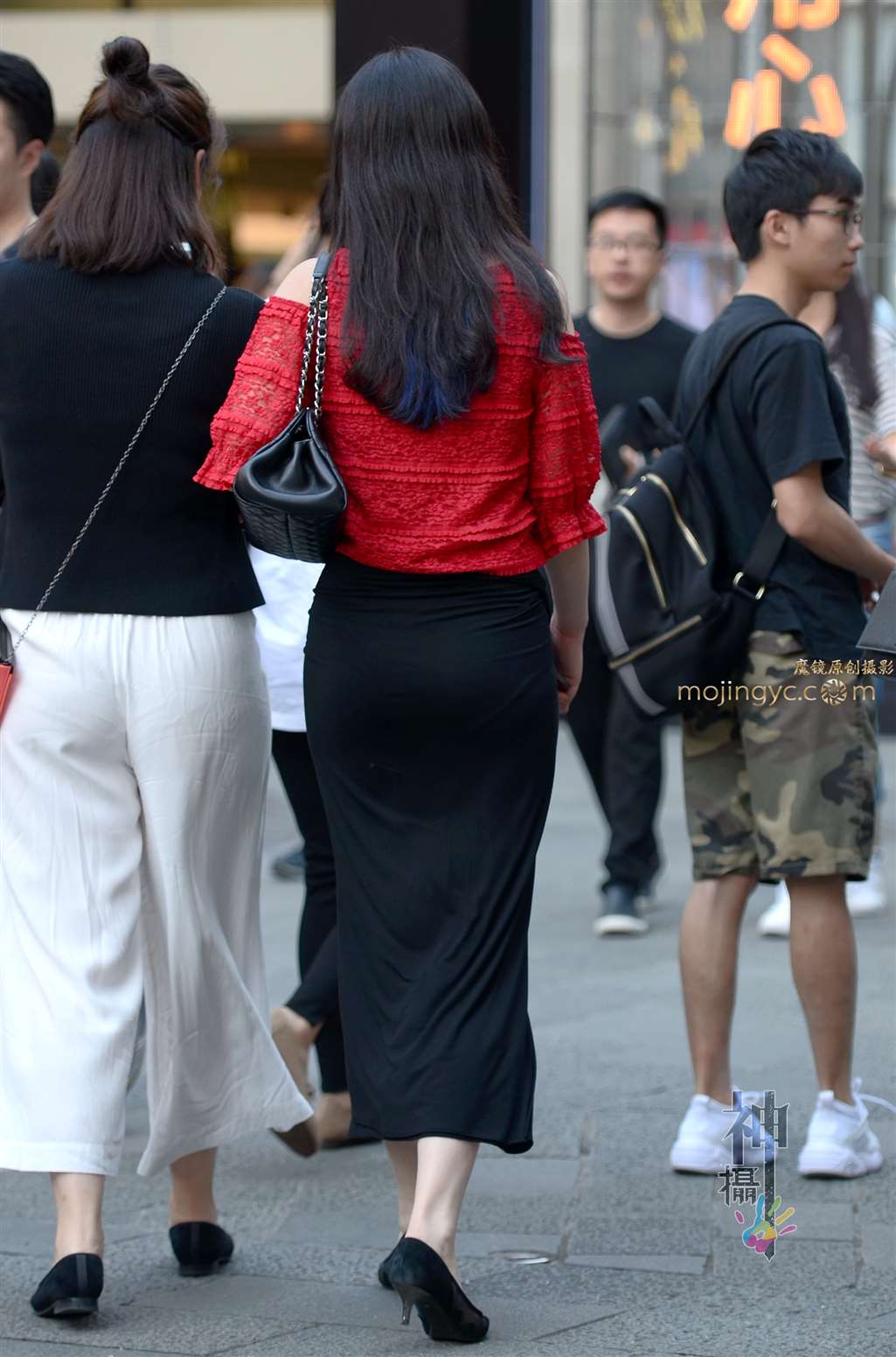图片[1]-【验证街拍大赛NO.2】神摄手参赛03 红衣黑裹裙（15P）-街拍流行馆