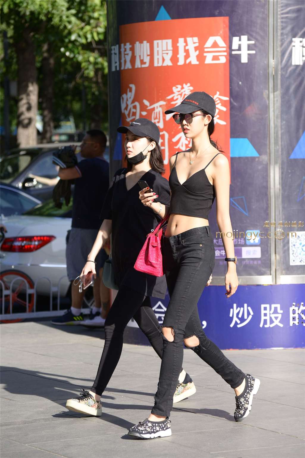 图片[1]-吊带露脐装美女（15p）-街拍流行馆