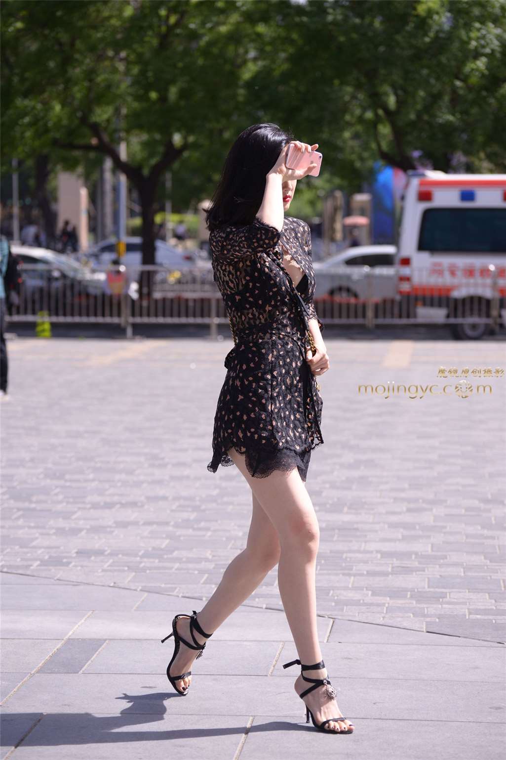 图片[1]-透视短裙，细高跟凉鞋（16p）-街拍流行馆