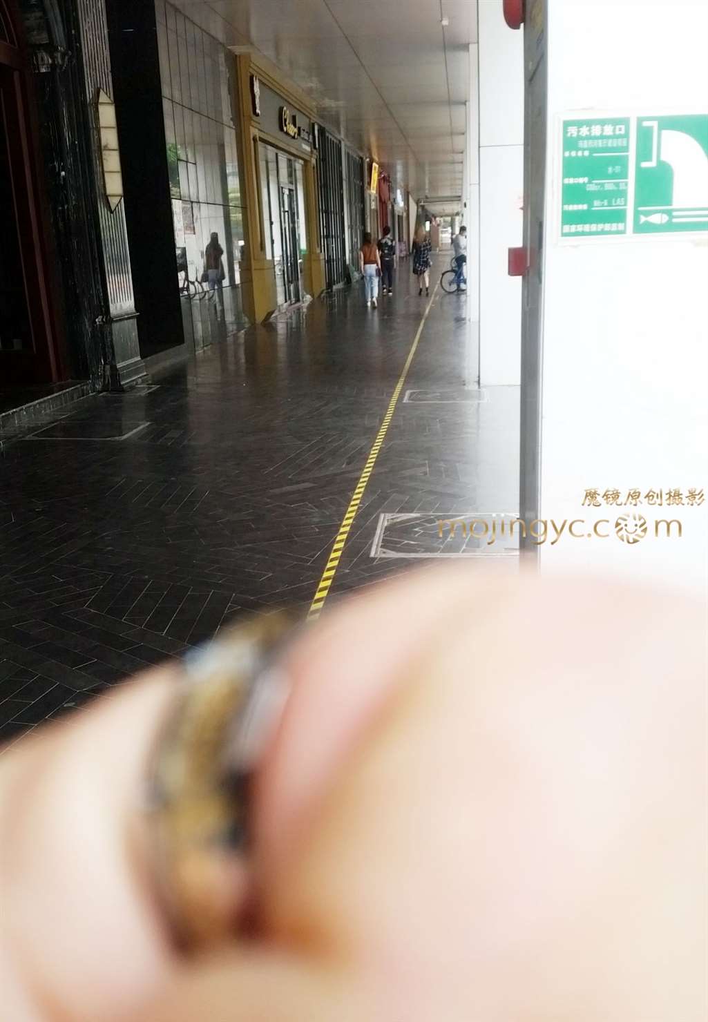 图片[2]-长腿酥胸大美女-街拍流行馆