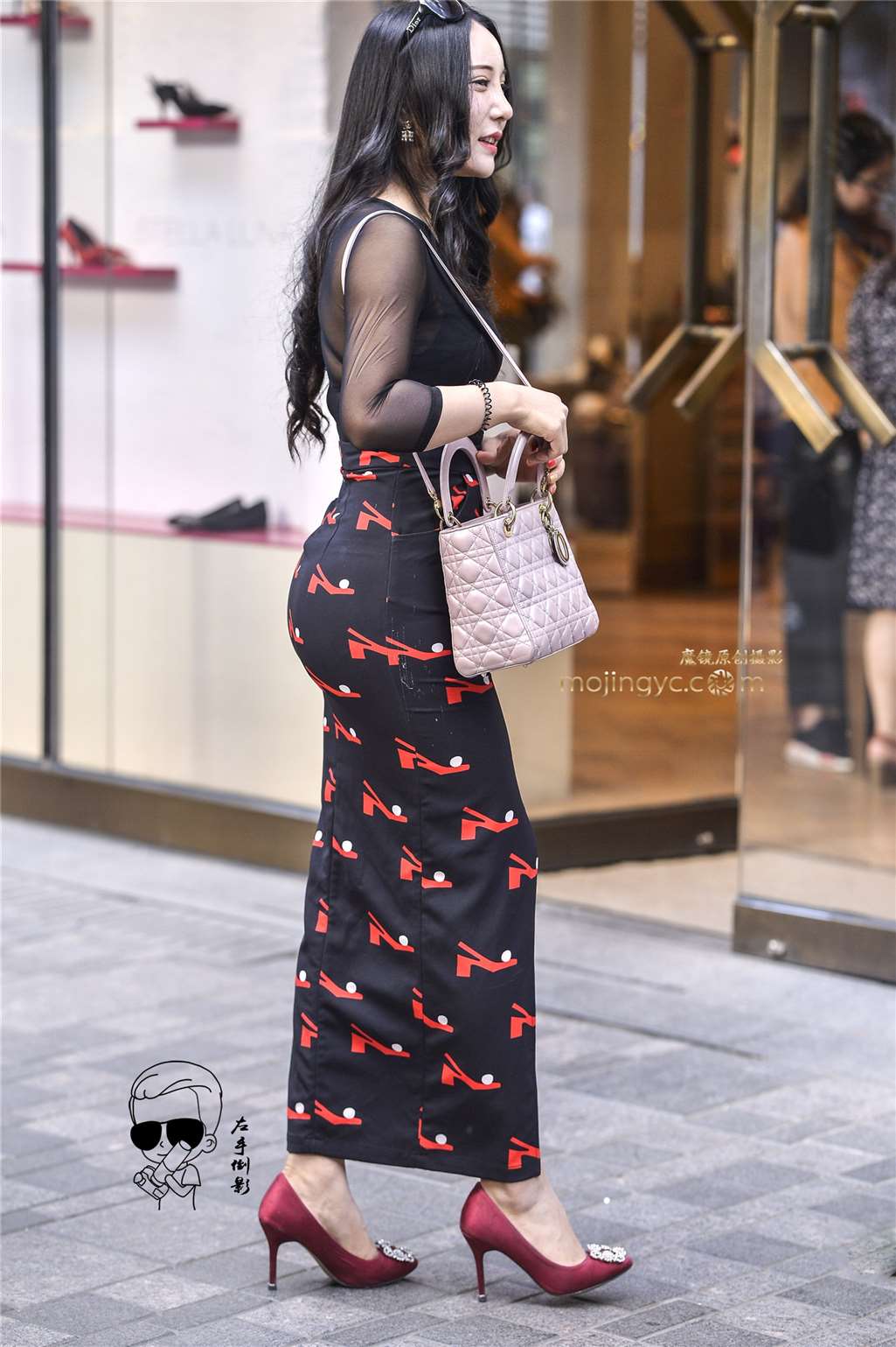 图片[1]-紧抱臀大长腿彰显美臀{2017-5-19-15P}-街拍流行馆