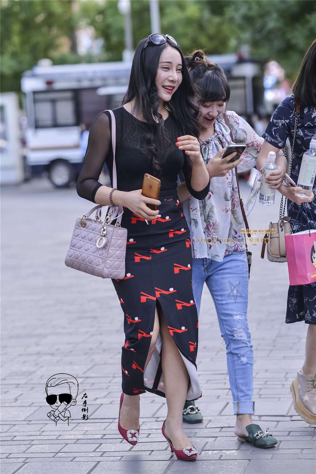 图片[2]-紧抱臀大长腿彰显美臀{2017-5-19-15P}-街拍流行馆