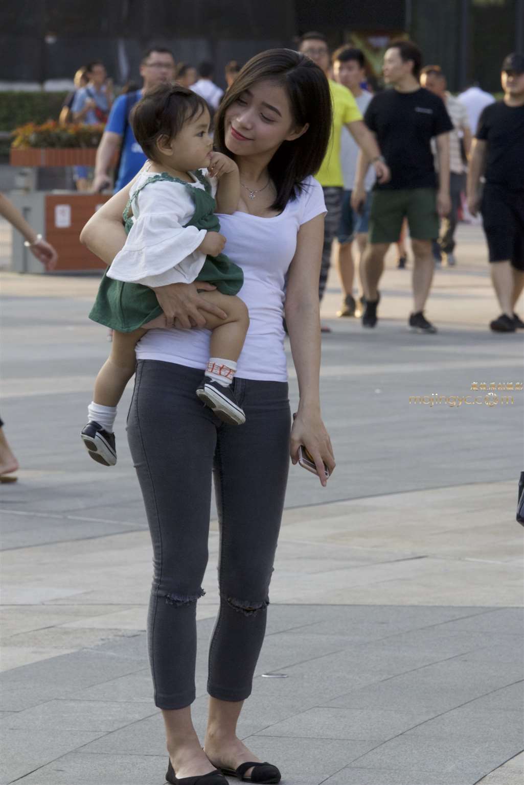 图片[1]-紧牛小少妇-街拍流行馆