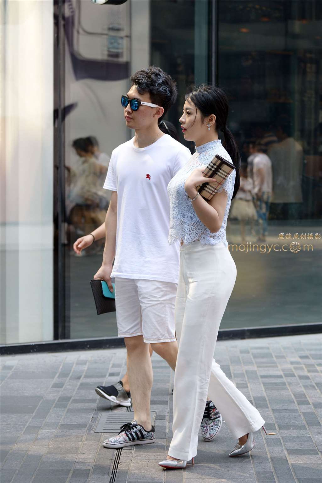 图片[3]-银色尖头细高跟，白裤先翘臀（10p）-街拍流行馆