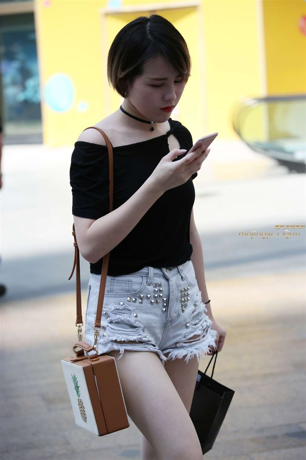 图片[1]-赛帖8 侧漏，背影杀-街拍流行馆