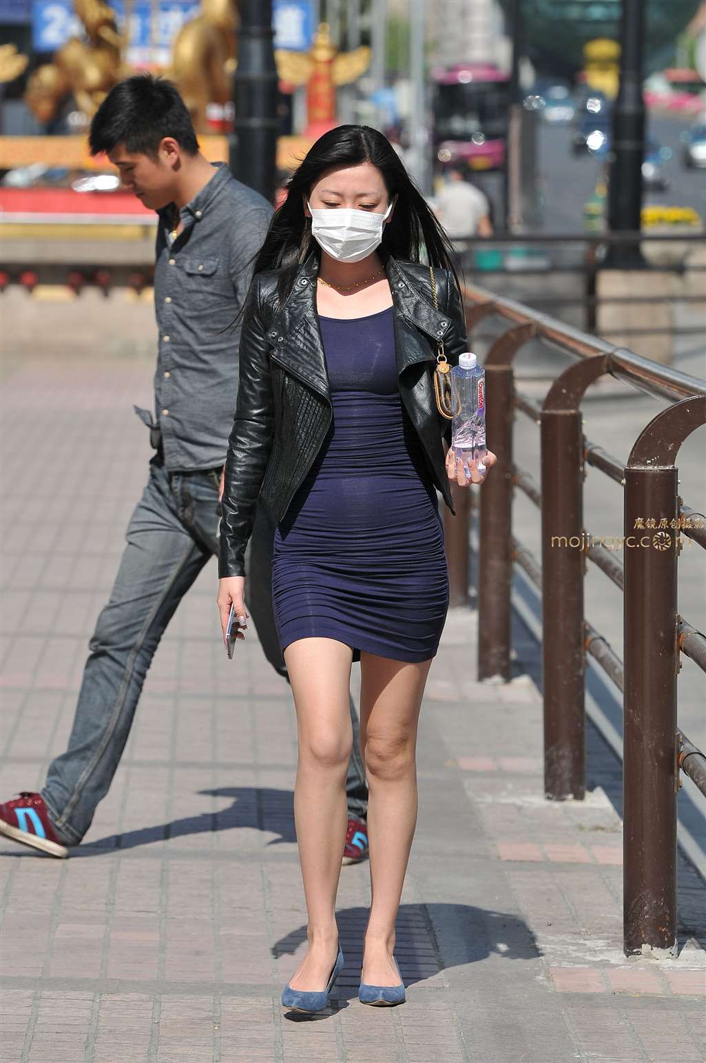 图片[1]-紫色包臀裙少妇 15P-街拍流行馆