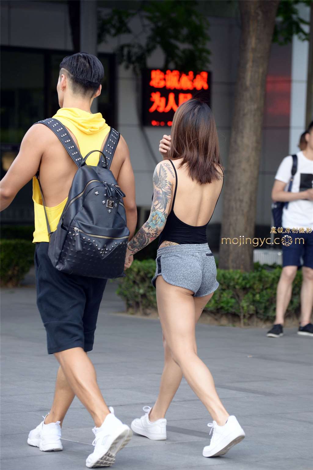 图片[1]-6-1健身一对，真空秀美背-街拍流行馆