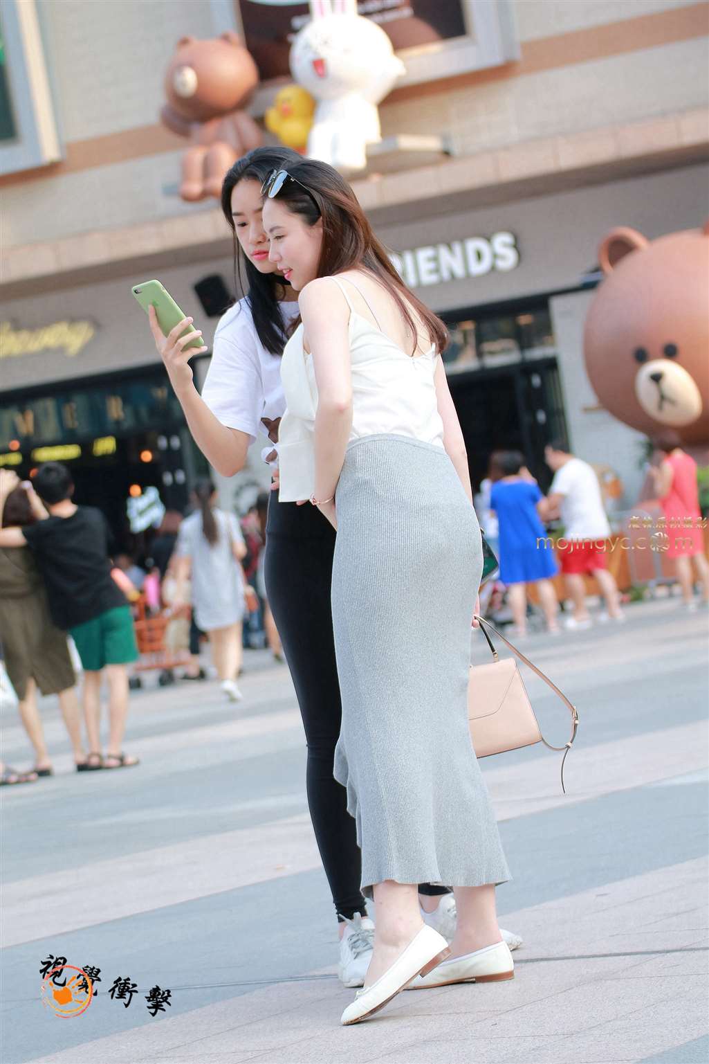 图片[4]-风情翘臀美女VS 紧身黑裤-街拍流行馆