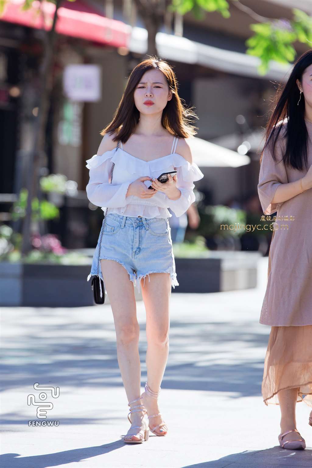 图片[4]-热裤，裸腿，凉高，美女（12）-街拍流行馆