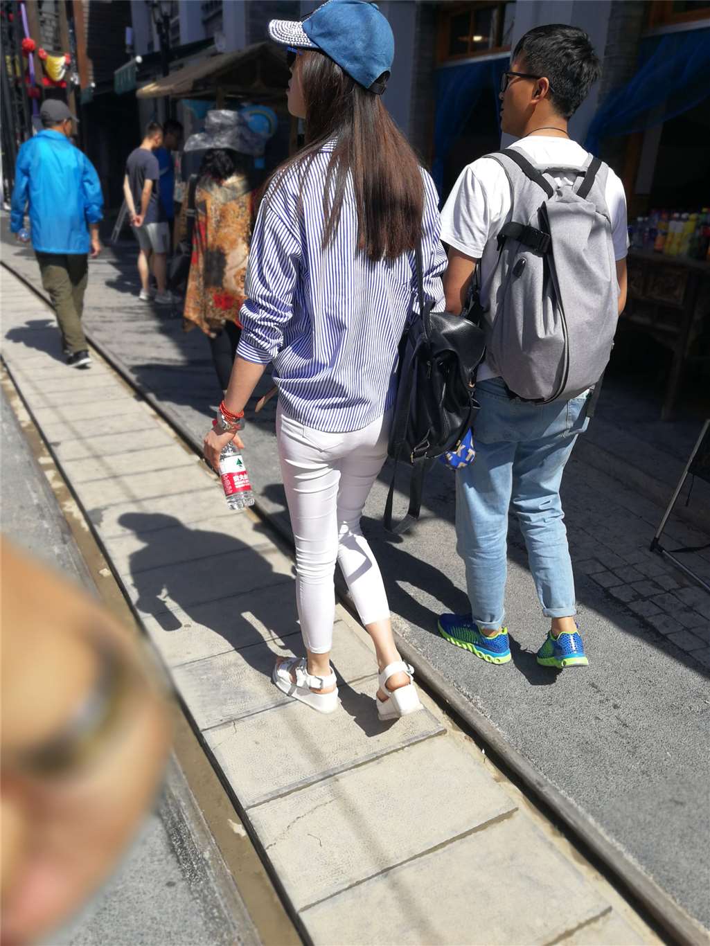 图片[2]-白裤白裤……-街拍流行馆