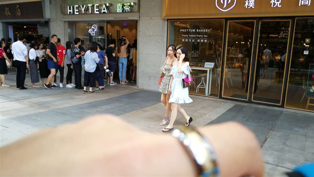 图片[2]-连衣短裙，美腿，凉高，美女（17）-街拍流行馆