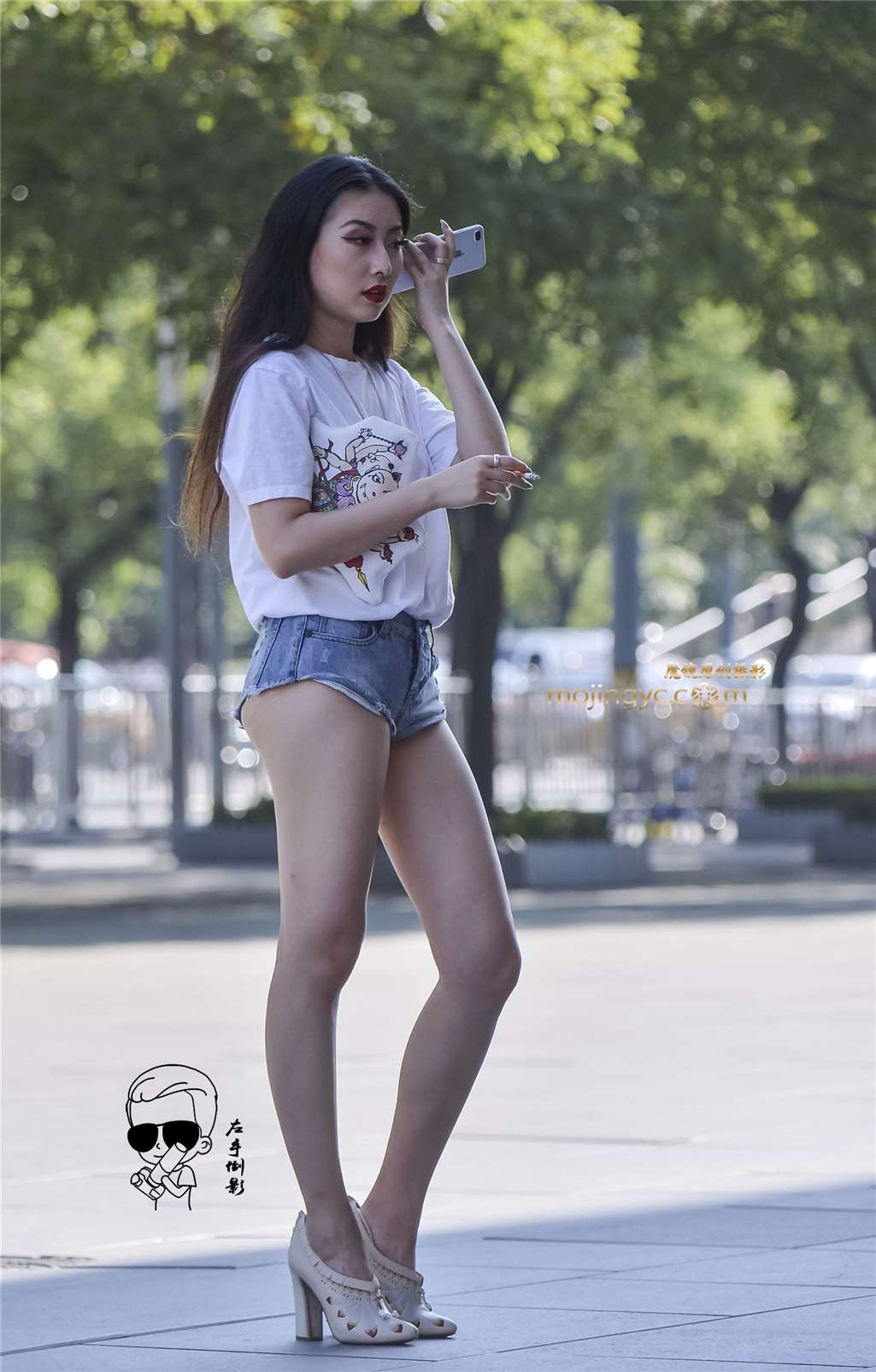 图片[1]-热裤美女火辣迷人-街拍流行馆
