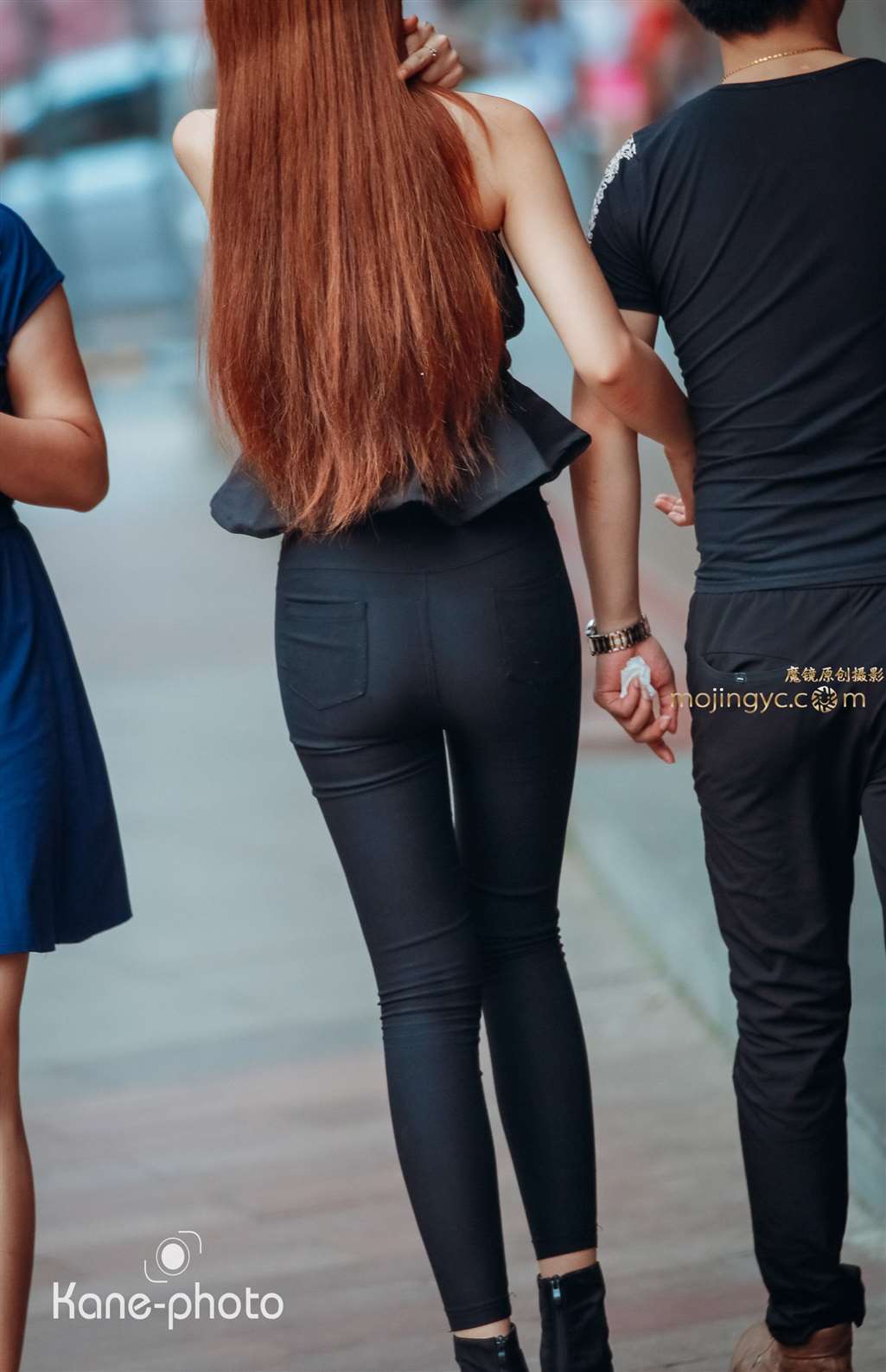 图片[1]-苗条的抹胸紧身长腿-街拍流行馆