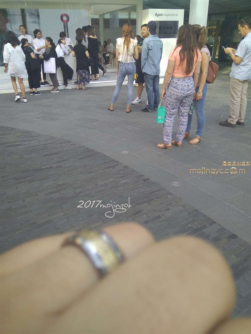 图片[2]-咔喳赛5 紧身牛仔 展现美臀-街拍流行馆