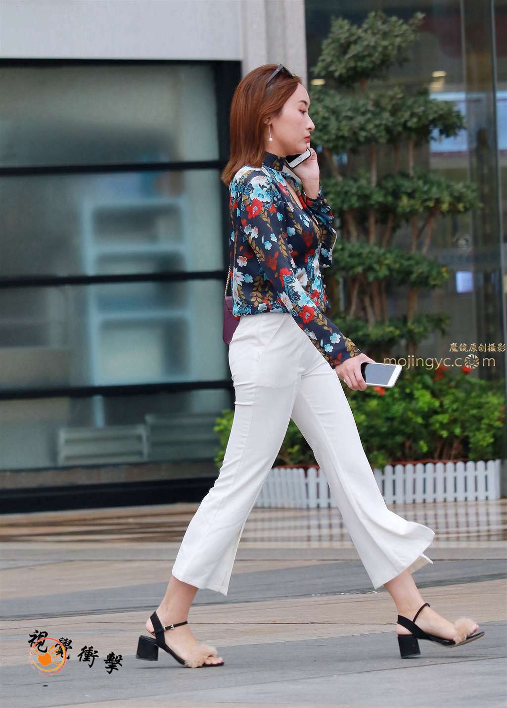 图片[1]-靓丽 白裤 高跟 美少妇-街拍流行馆