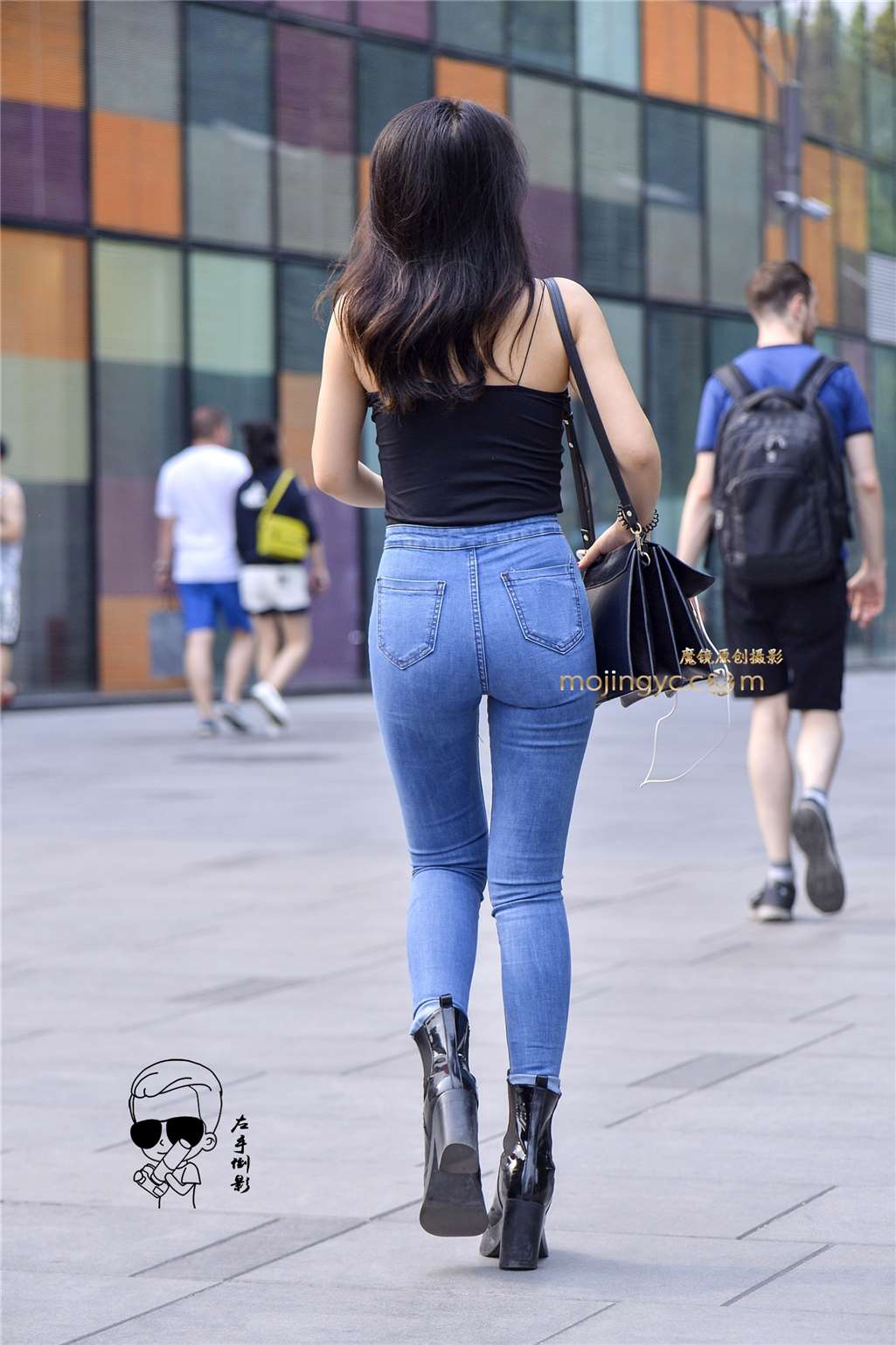 图片[1]-魔鬼身材绝佳美臀-街拍流行馆