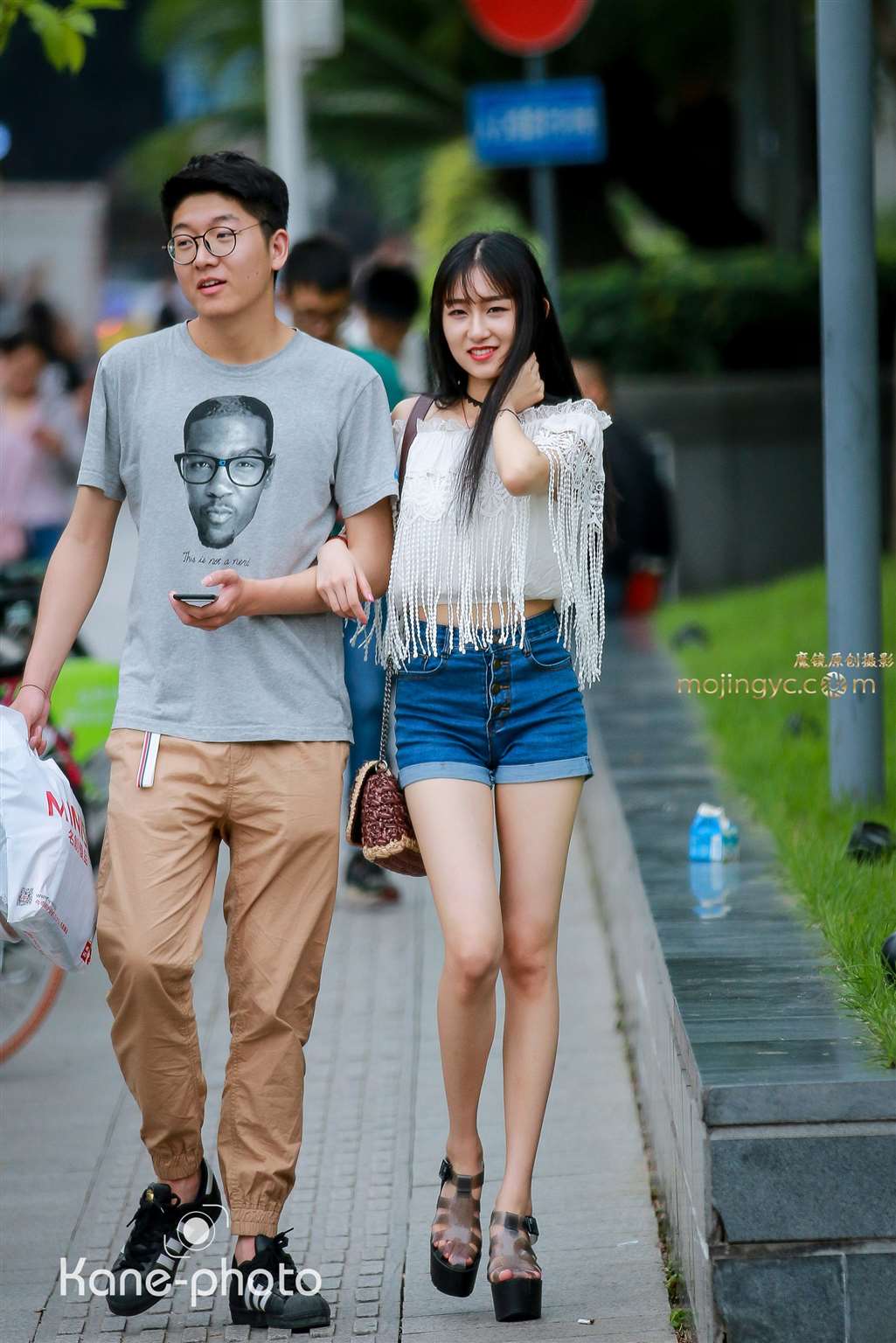图片[1]-长腿性感娇美的女友-街拍流行馆