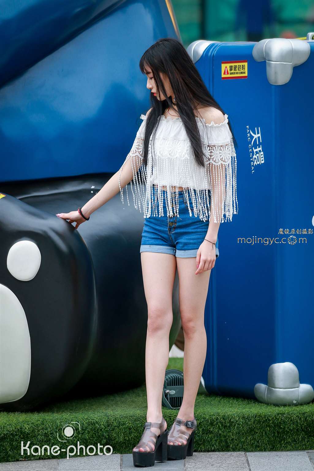 图片[2]-长腿性感娇美的女友-街拍流行馆