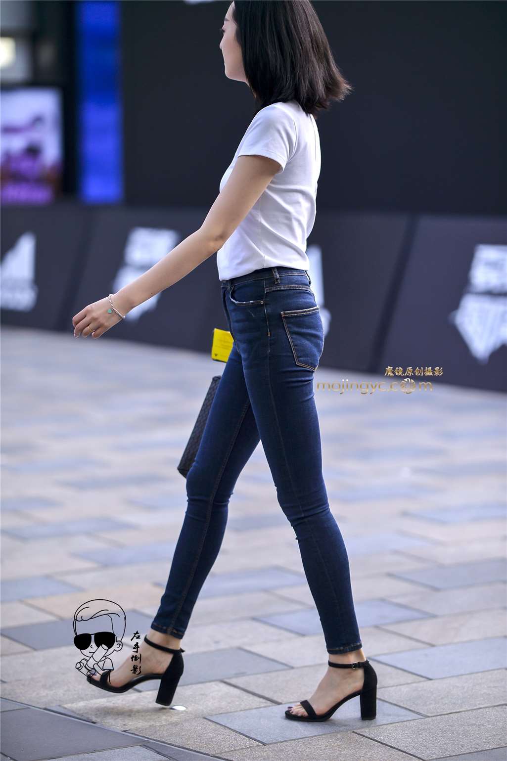 图片[3]-紧绷牛仔彰显美臀-街拍流行馆