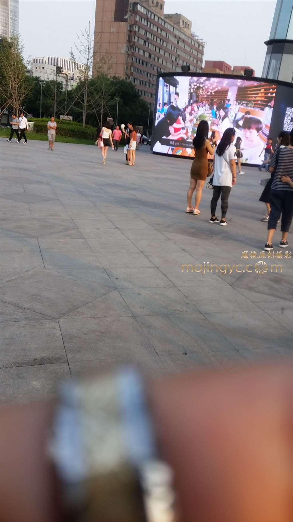 图片[4]-性感包臀辣妈-街拍流行馆