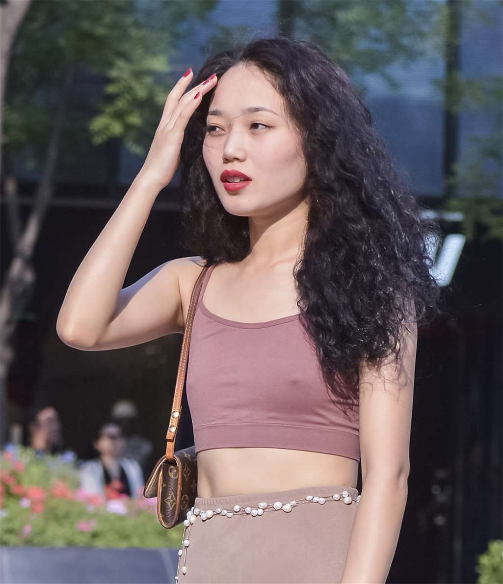图片[1]-点点性感吸晴-街拍流行馆