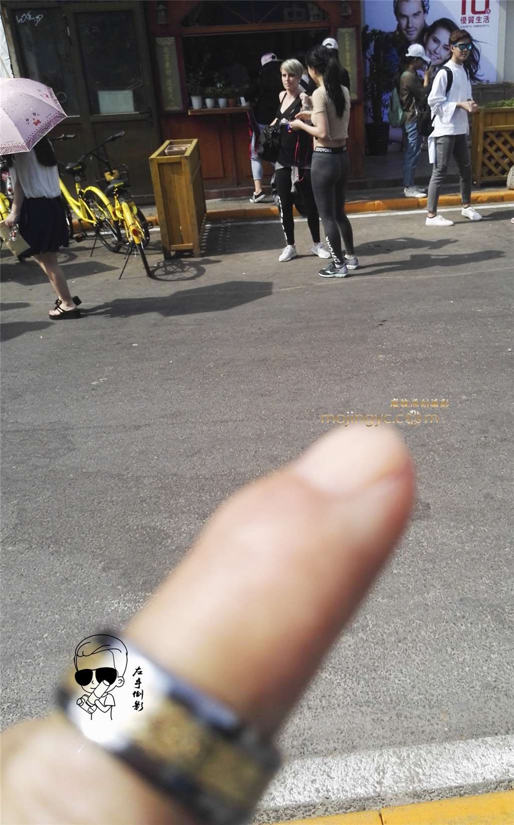 图片[2]-健美裤美女性感迷人-街拍流行馆