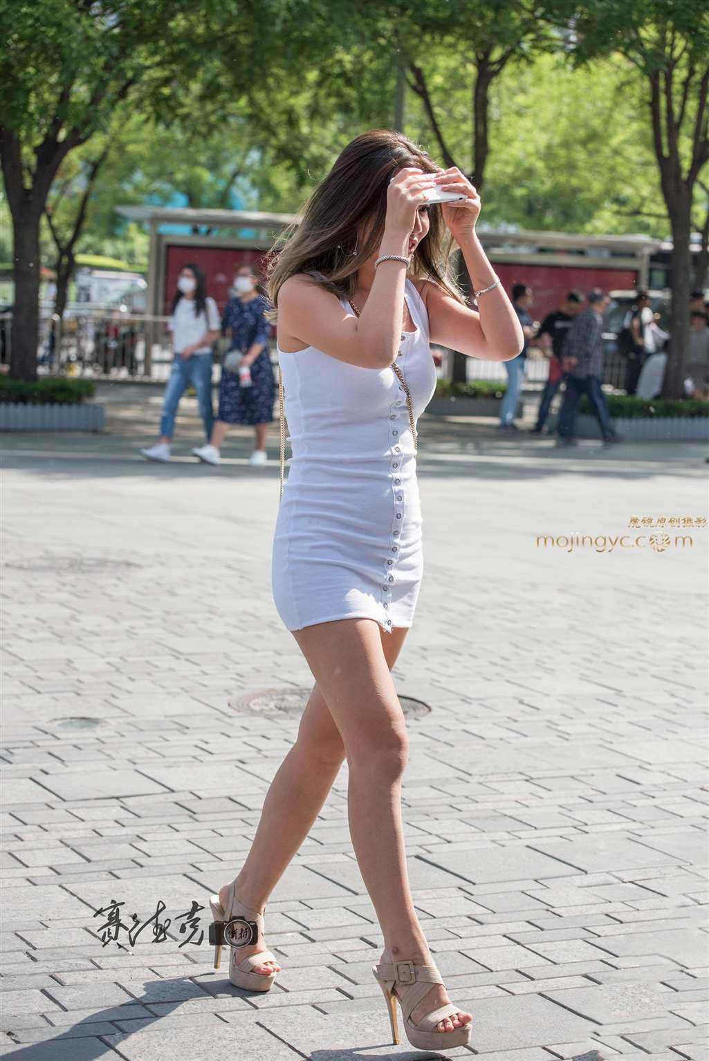 图片[1]-性感的裹臀裙女郎-街拍流行馆