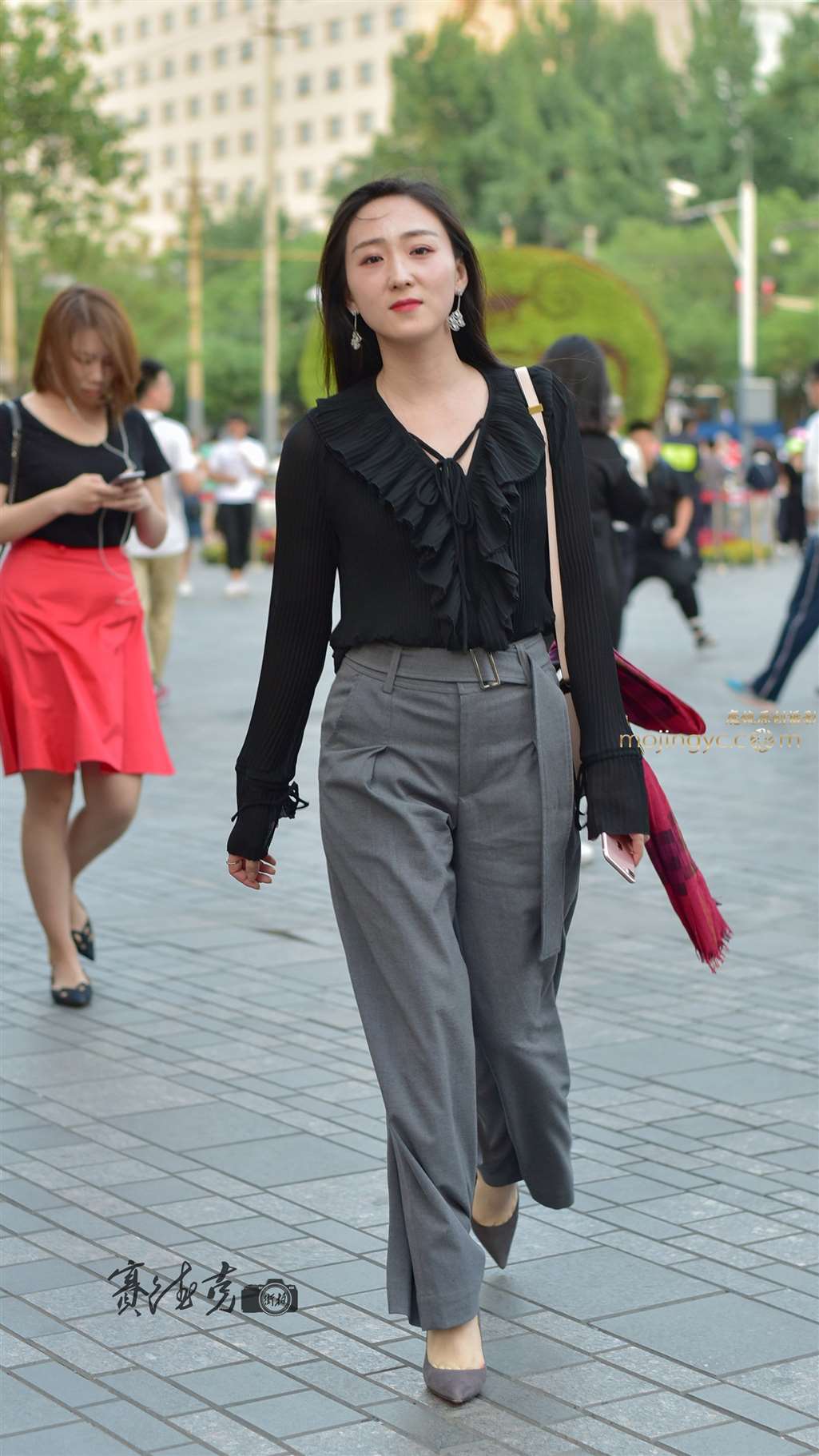 图片[4]-回眸一笑的时尚美女-街拍流行馆